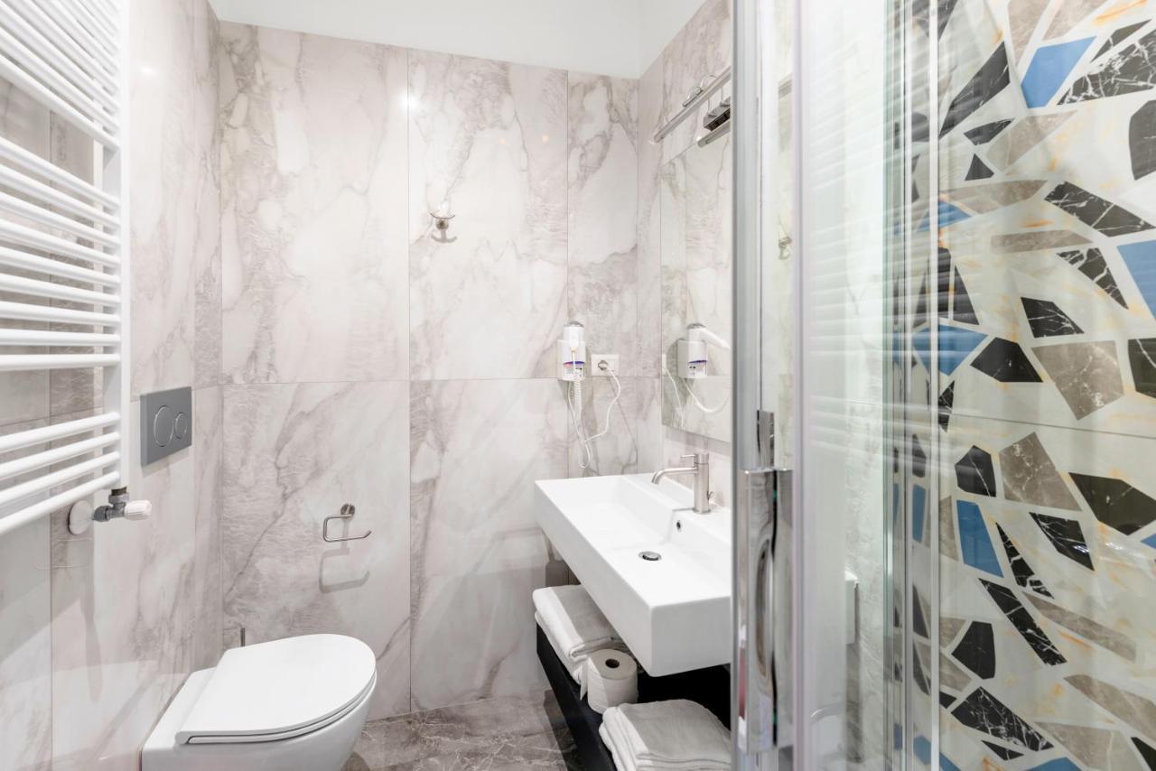 Joyful Termini Boutique Guest House Рим Екстериор снимка